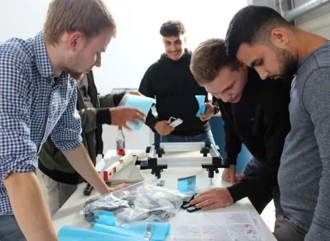 Gruppe von Azubis bei einem Hersteller-Seminar von Bette.