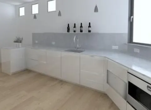 3D-Visualisierung einer modernen Küche mit klaren Linien und minimalistischem Design. Die weißen Schränke mit integrierten Griffen harmonieren mit den hellen Marmorrückwänden und der Arbeitsfläche. Kleine, rechteckige Fenster und stilvolle Hängeleuchten sorgen für eine elegante und lichtdurchflutete Atmosphäre.