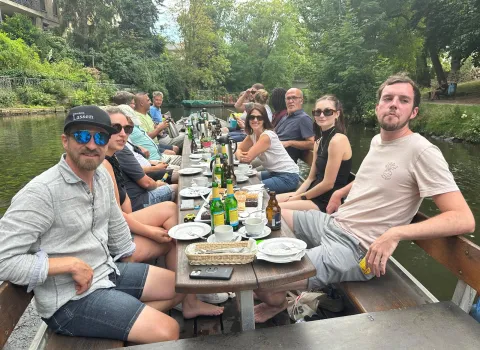 Die Mitarbeiter von Lassen bei einem Betriebsausflug.