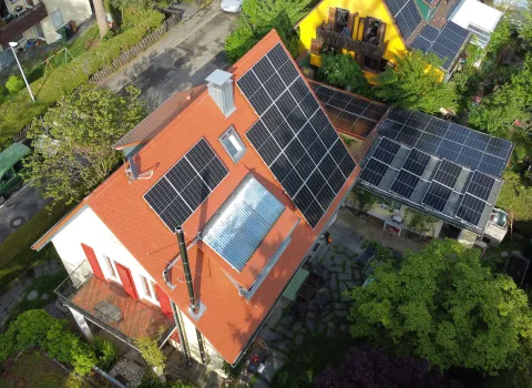 PV-Anlage mit Südwest-Ausrichtung auf einem Schrägdach