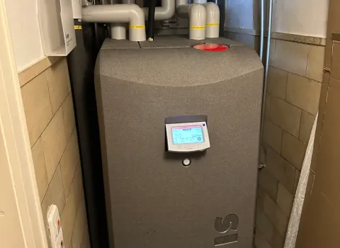 Der modulare Heizkessel SolvisBen im Heizungskeller.