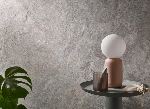 Renodeco-Wandverkleidung mit Struktur-Oberfläche in der Farbe Sandstein Cashmere-Taupe.